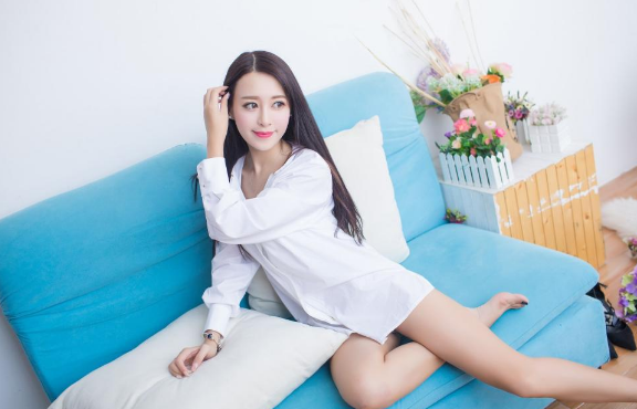 极品少妇吊带睡裙诱惑写真 ; 性感大波熟女少妇销魂荡魄顶级人体艺术写真